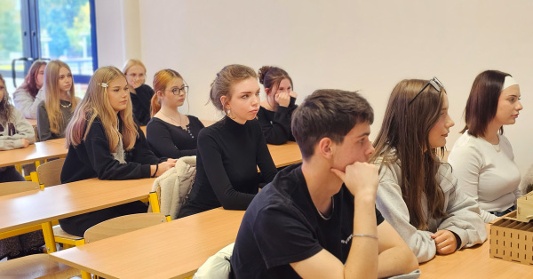 Kółko Miłośników Teorii Fryzjerskiej – wiedza, która prowadzi do sukcesu